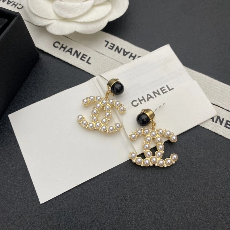 Chanel Earrings Supportive 219304