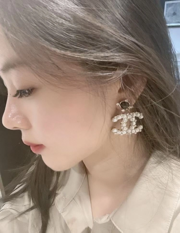Chanel Earrings Supportive 219304