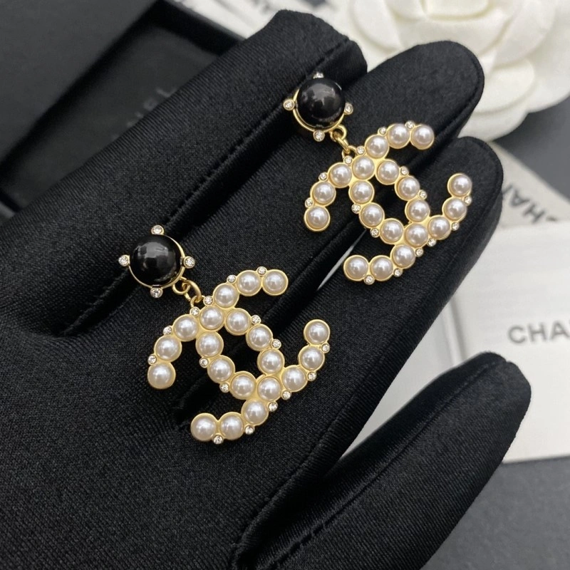 Chanel Earrings Supportive 219304