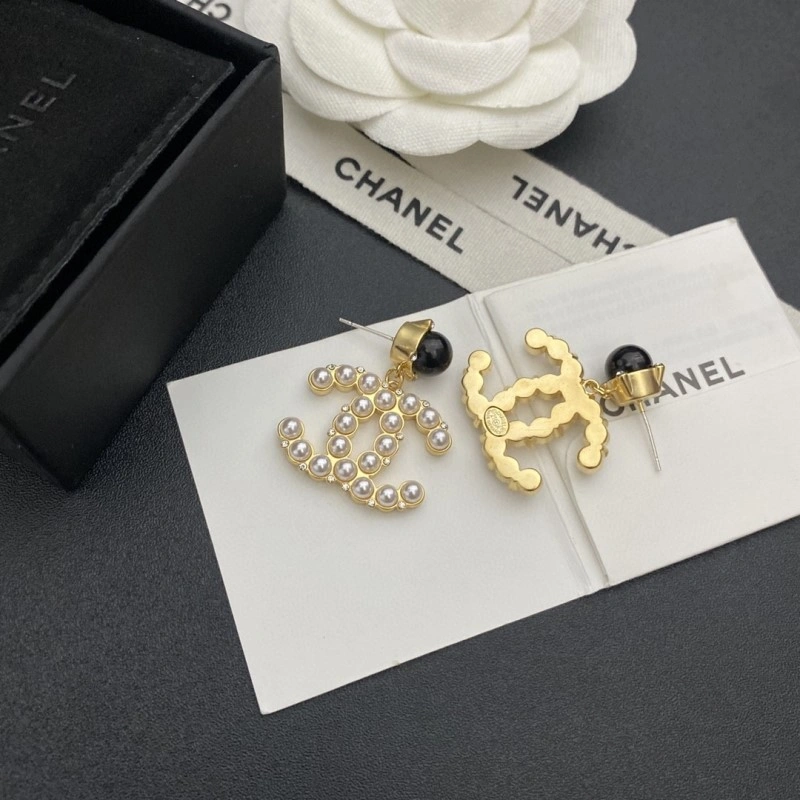 Chanel Earrings Supportive 219304