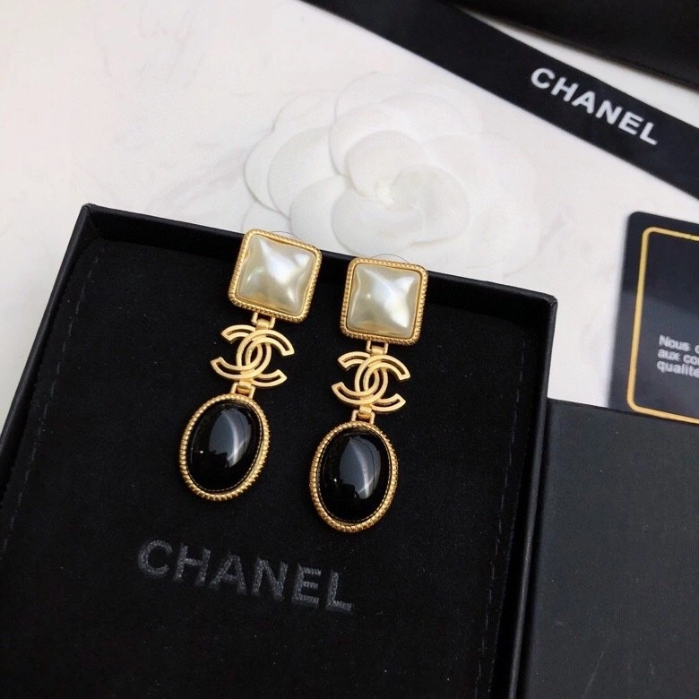HighPerformance Chanel Earrings 219258