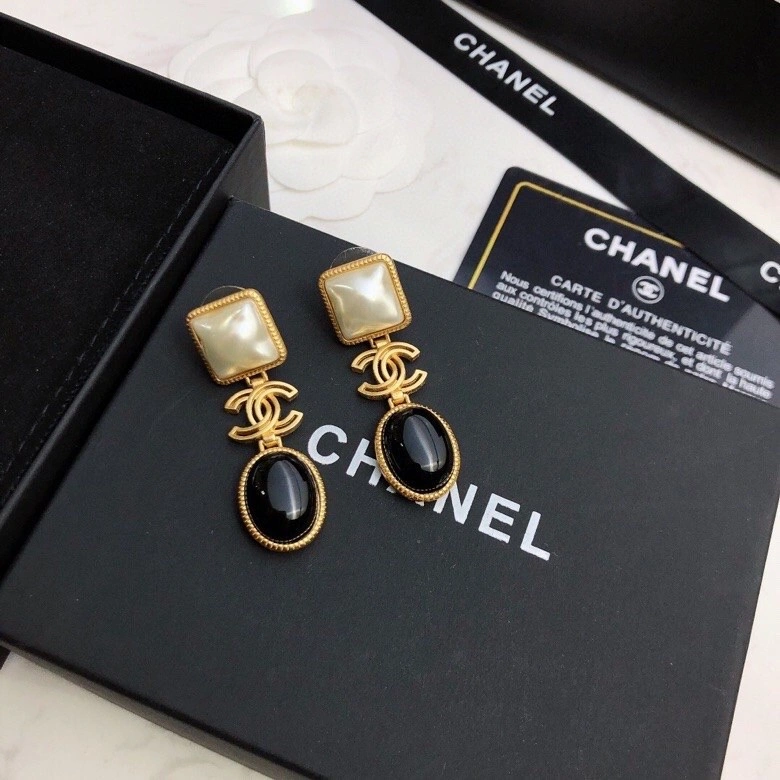 HighPerformance Chanel Earrings 219258