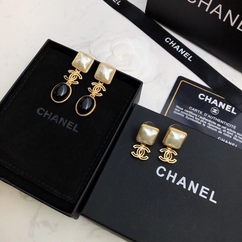 HighPerformance Chanel Earrings 219258