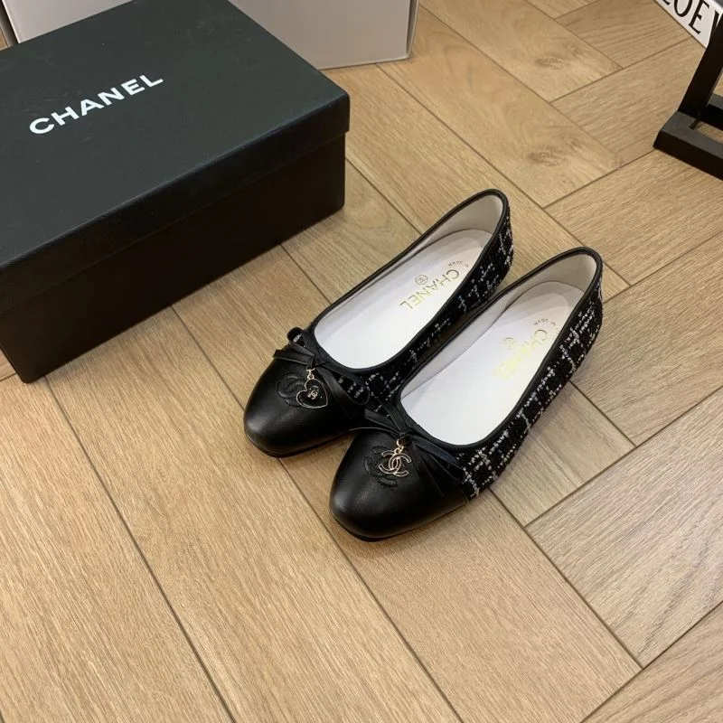 Bright Chanel Flat Shoes 19400
