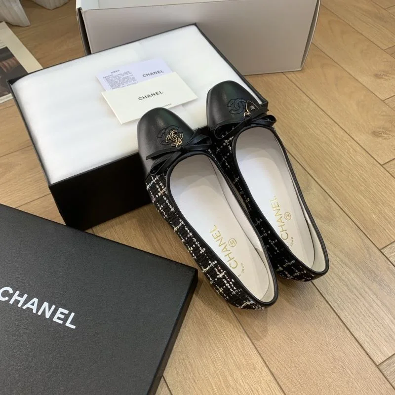 Bright Chanel Flat Shoes 19400