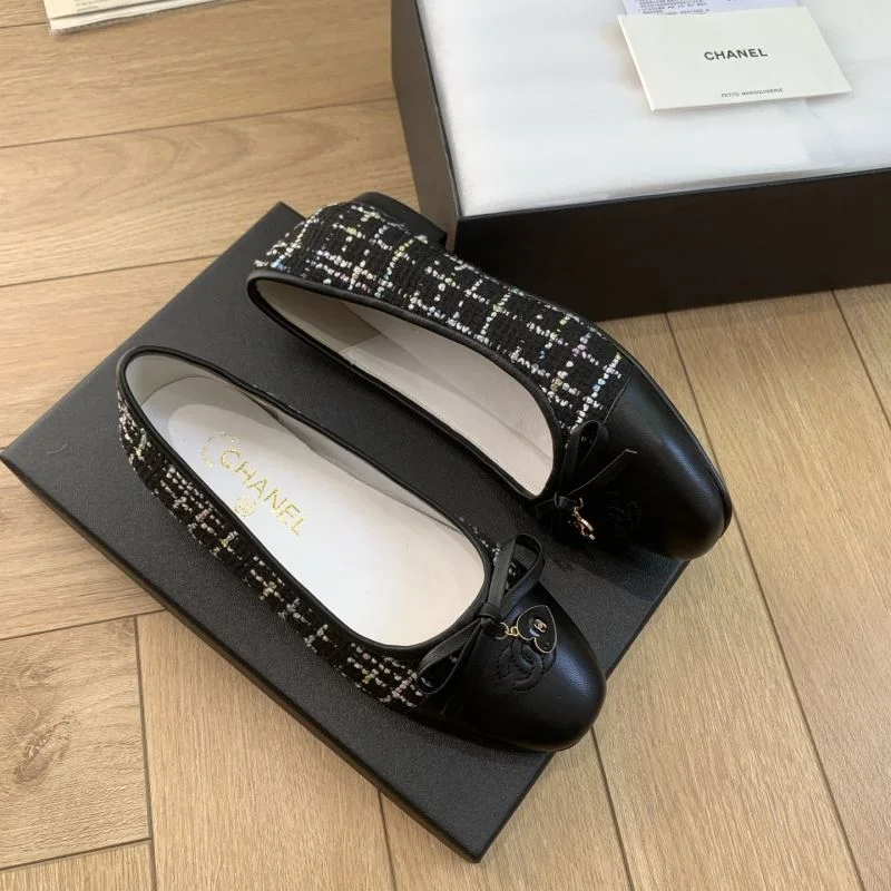 Bright Chanel Flat Shoes 19400