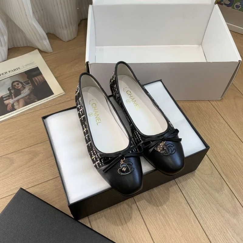 Bright Chanel Flat Shoes 19400