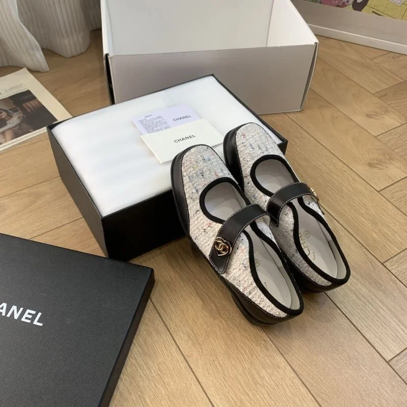Effortless Chanel Flat Shoes 19326