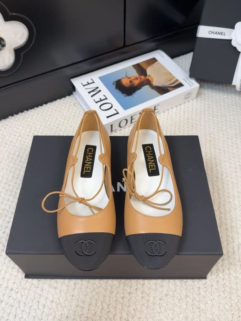 Chanel Flat Shoes Flexible 19395