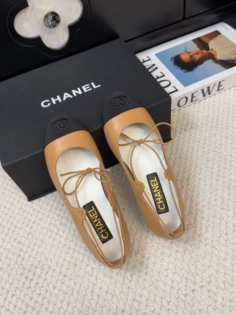 Chanel Flat Shoes Flexible 19395