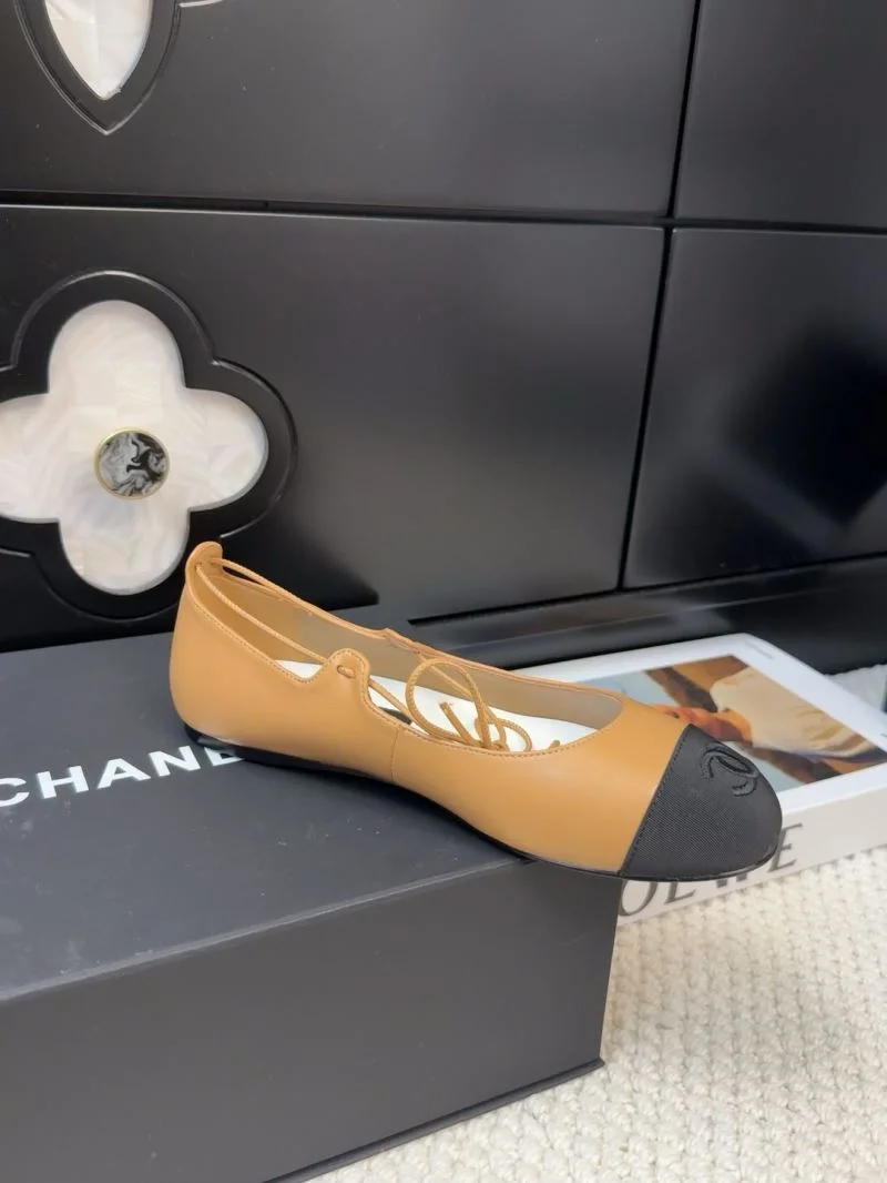 Chanel Flat Shoes Flexible 19395