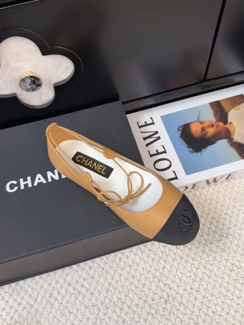 Chanel Flat Shoes Flexible 19395