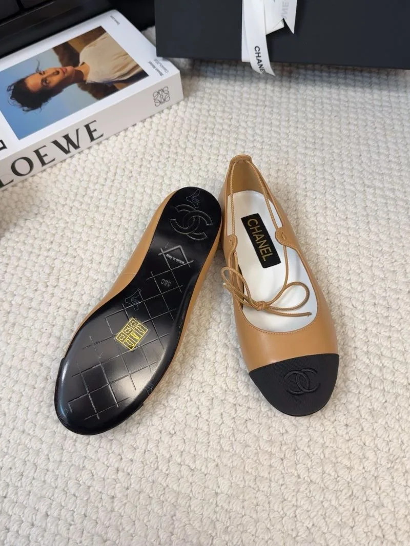 Chanel Flat Shoes Flexible 19395