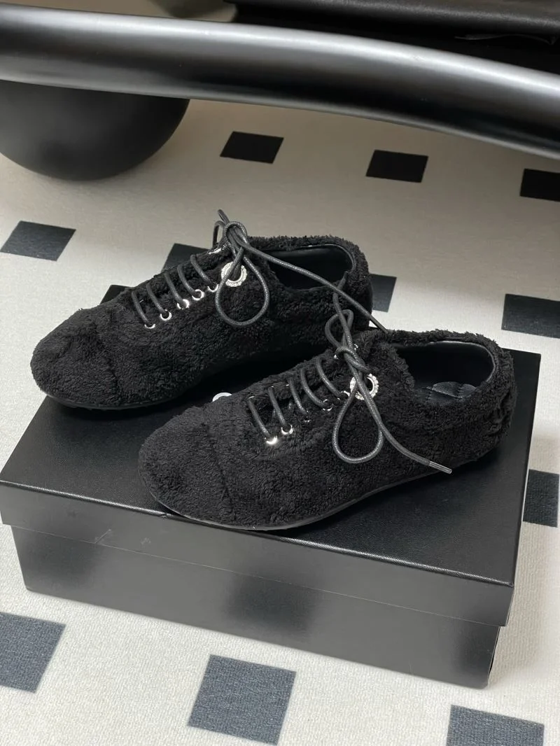 EyeCatching Chanel Flat Shoes 19306
