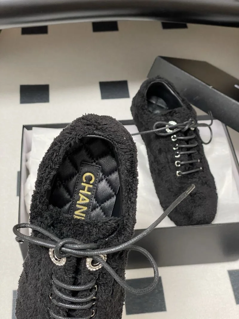 EyeCatching Chanel Flat Shoes 19306