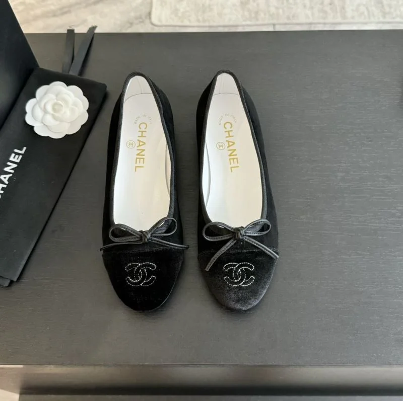 Seasonal Chanel Flat Shoes 18305
