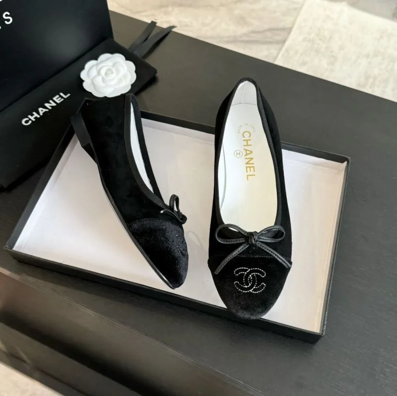 Seasonal Chanel Flat Shoes 18305