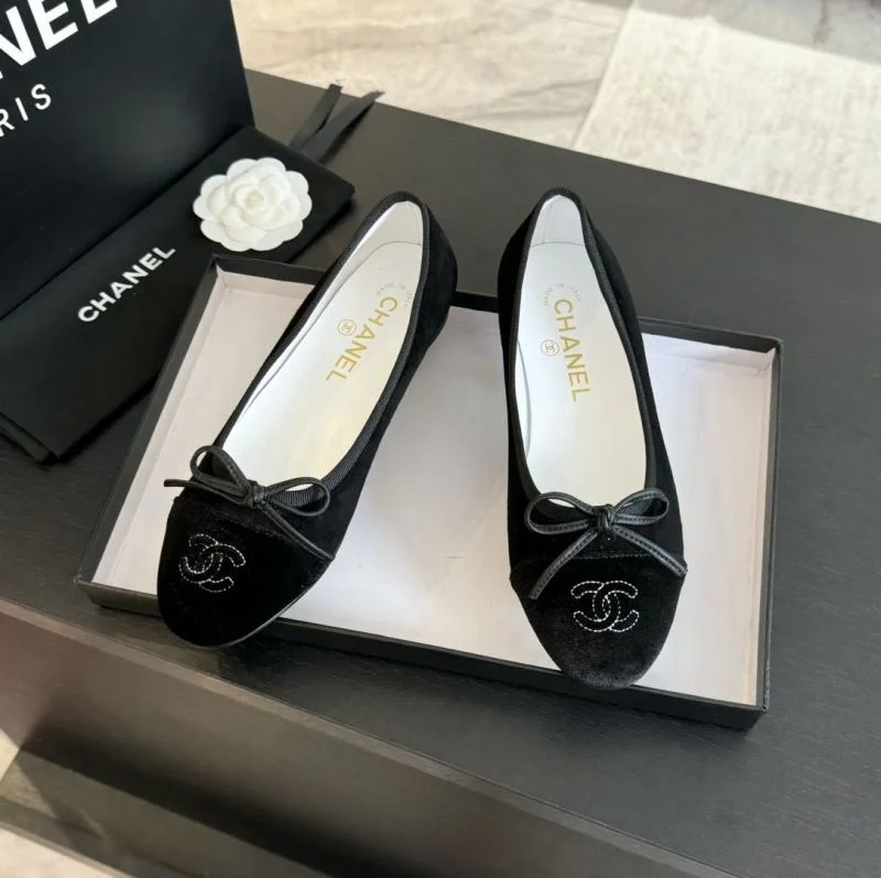 Seasonal Chanel Flat Shoes 18305