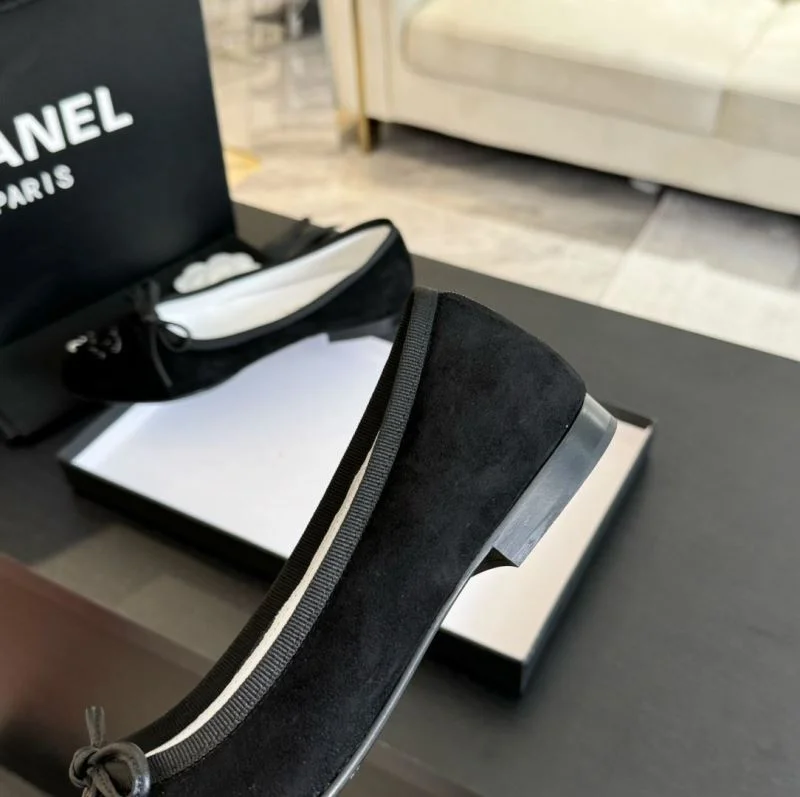 Seasonal Chanel Flat Shoes 18305