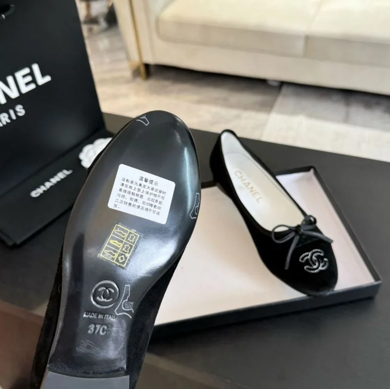 Seasonal Chanel Flat Shoes 18305
