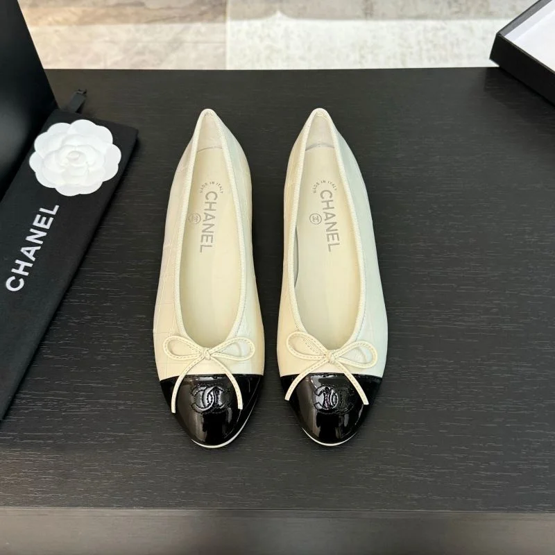 Stylish Chanel Flat Shoes 18290