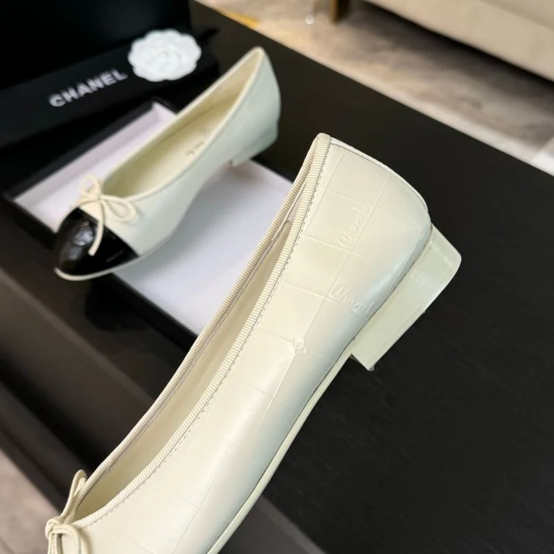 Stylish Chanel Flat Shoes 18290