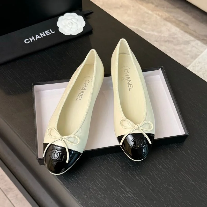 Stylish Chanel Flat Shoes 18290