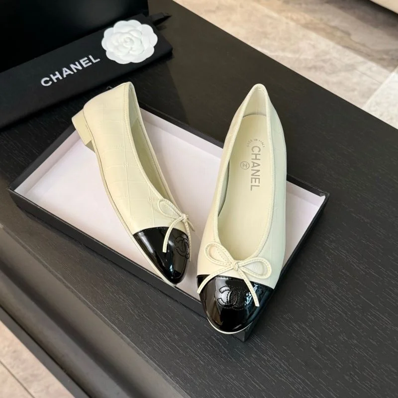 Stylish Chanel Flat Shoes 18290
