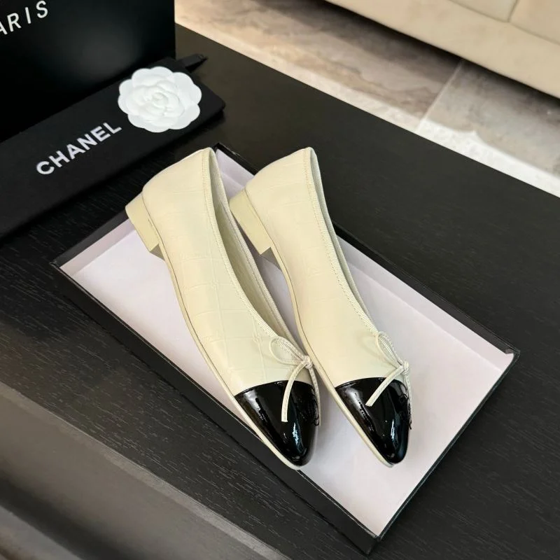 Stylish Chanel Flat Shoes 18290