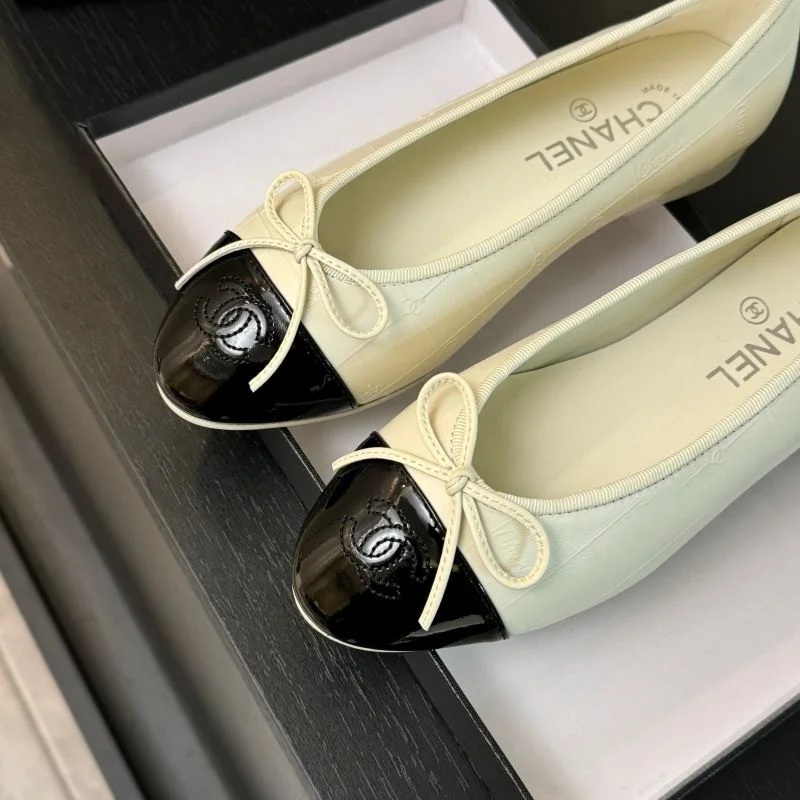 Stylish Chanel Flat Shoes 18290