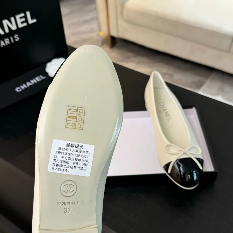 Stylish Chanel Flat Shoes 18290