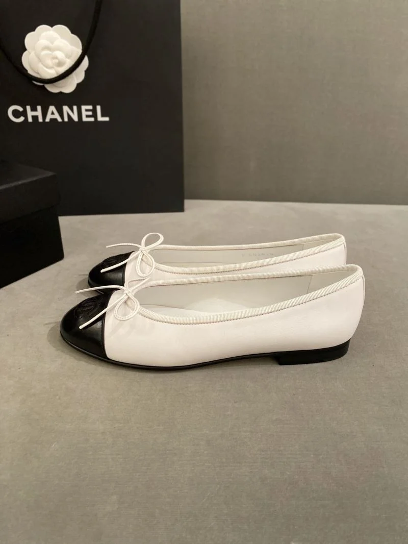 Versatile Chanel Flat Shoes 18277