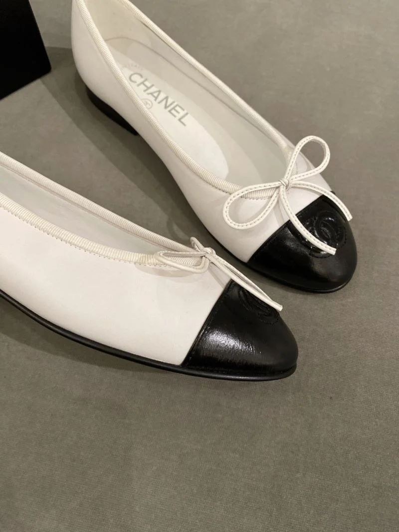 Versatile Chanel Flat Shoes 18277