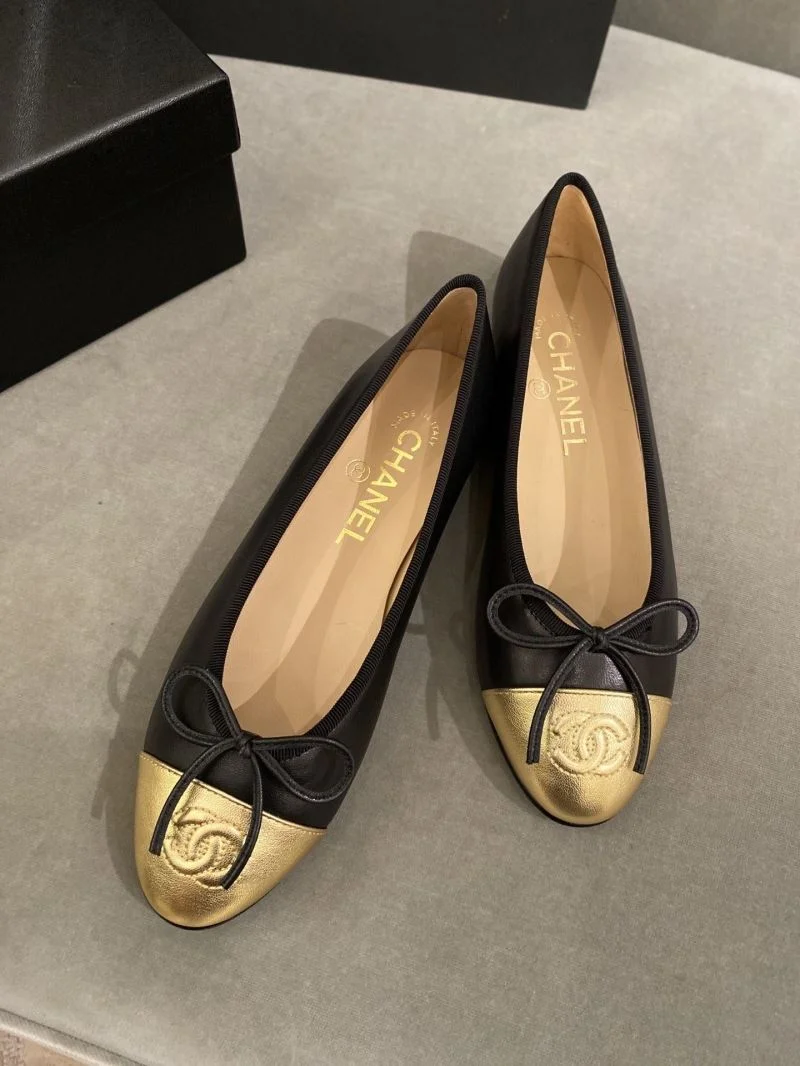 Chanel Flat Shoes Flexible 18273