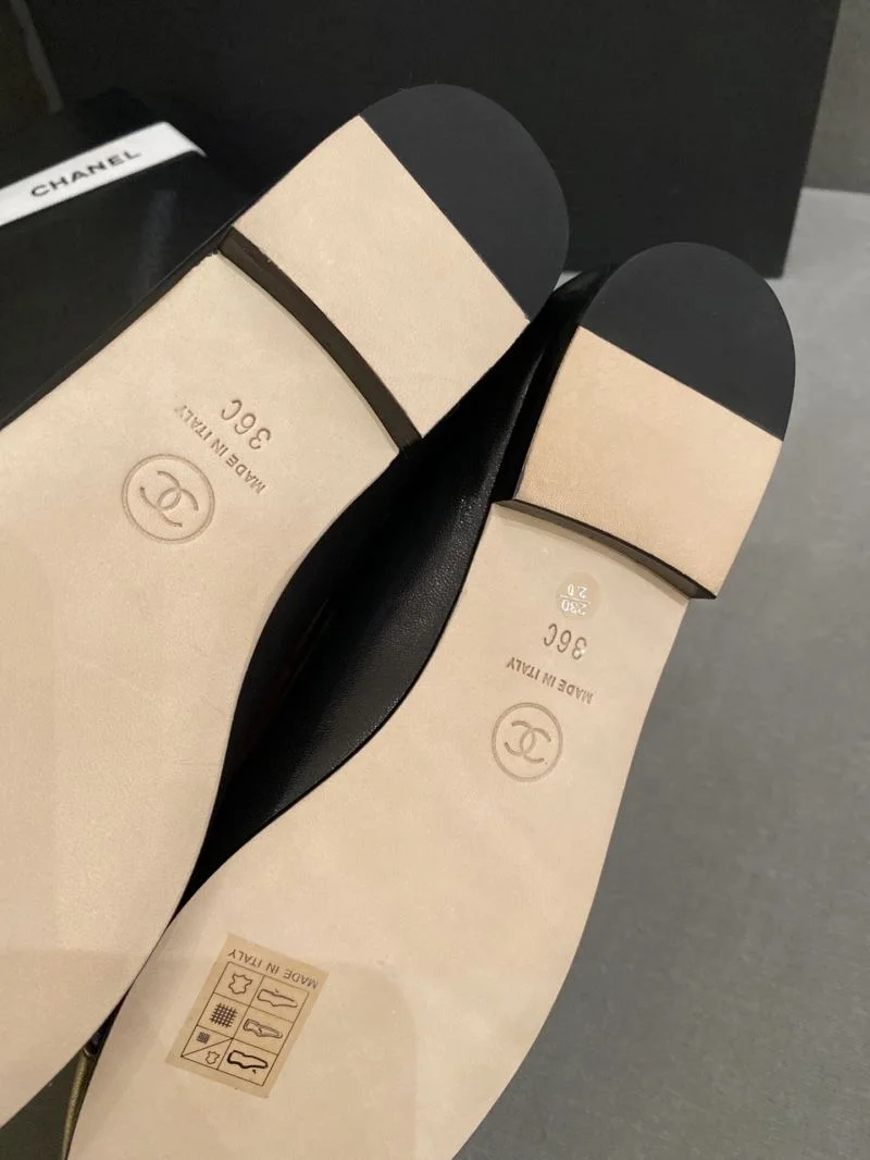Chanel Flat Shoes Flexible 18273