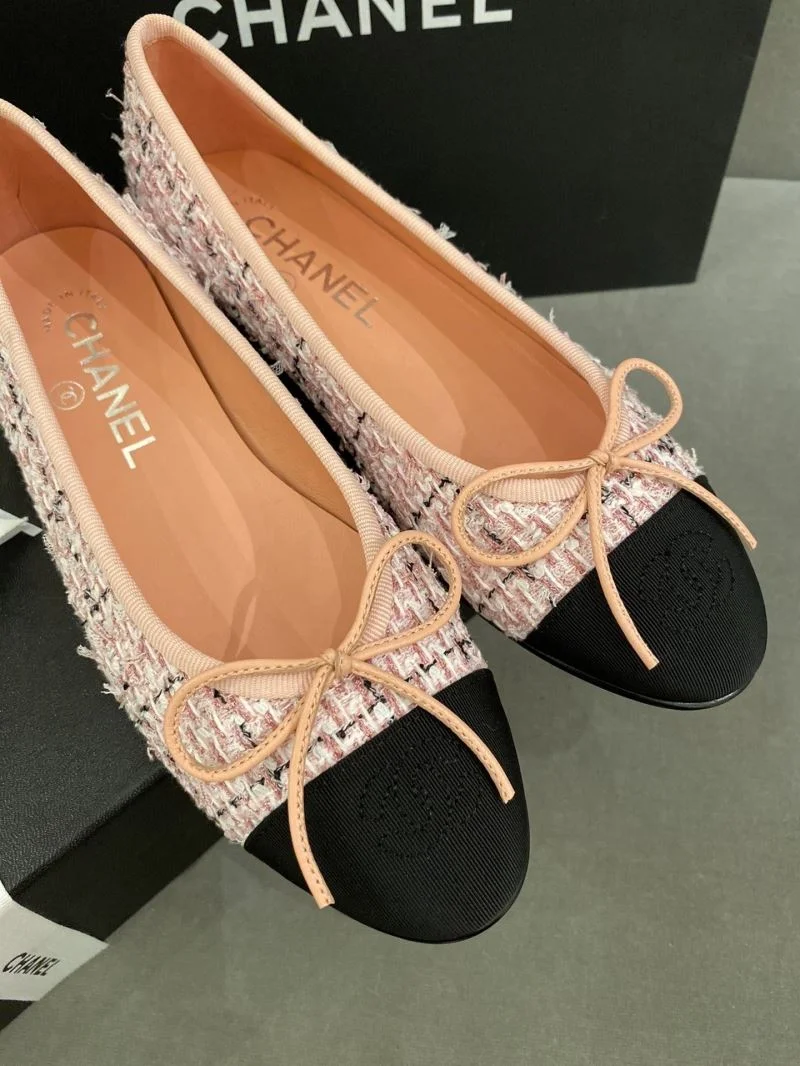 Chanel Flat Shoes Sleek 18276