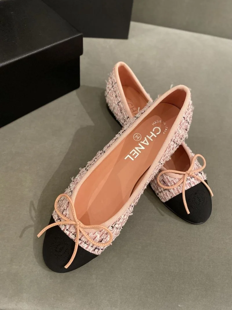 Chanel Flat Shoes Sleek 18276