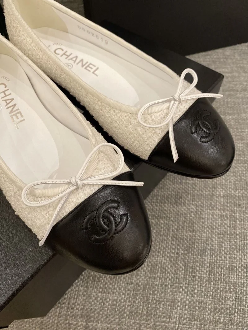 Chanel Flat Shoes Trendsetting 18258