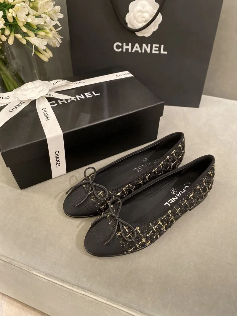 EyeCatching Chanel Flat Shoes 18263