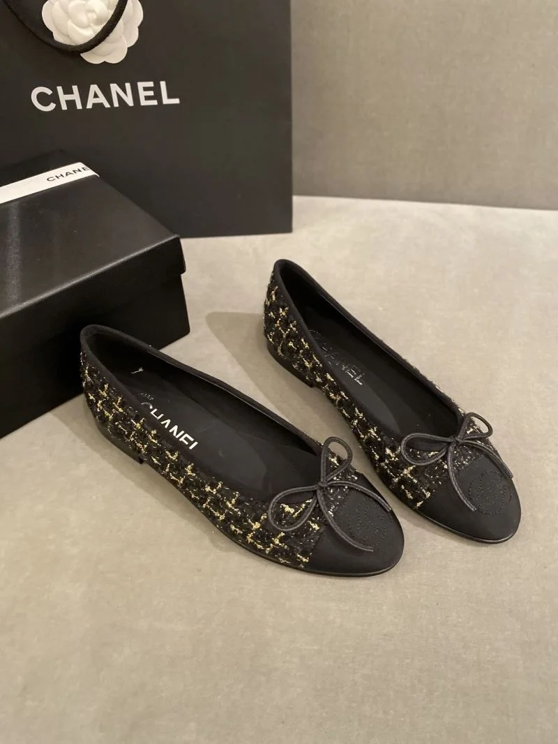 EyeCatching Chanel Flat Shoes 18263
