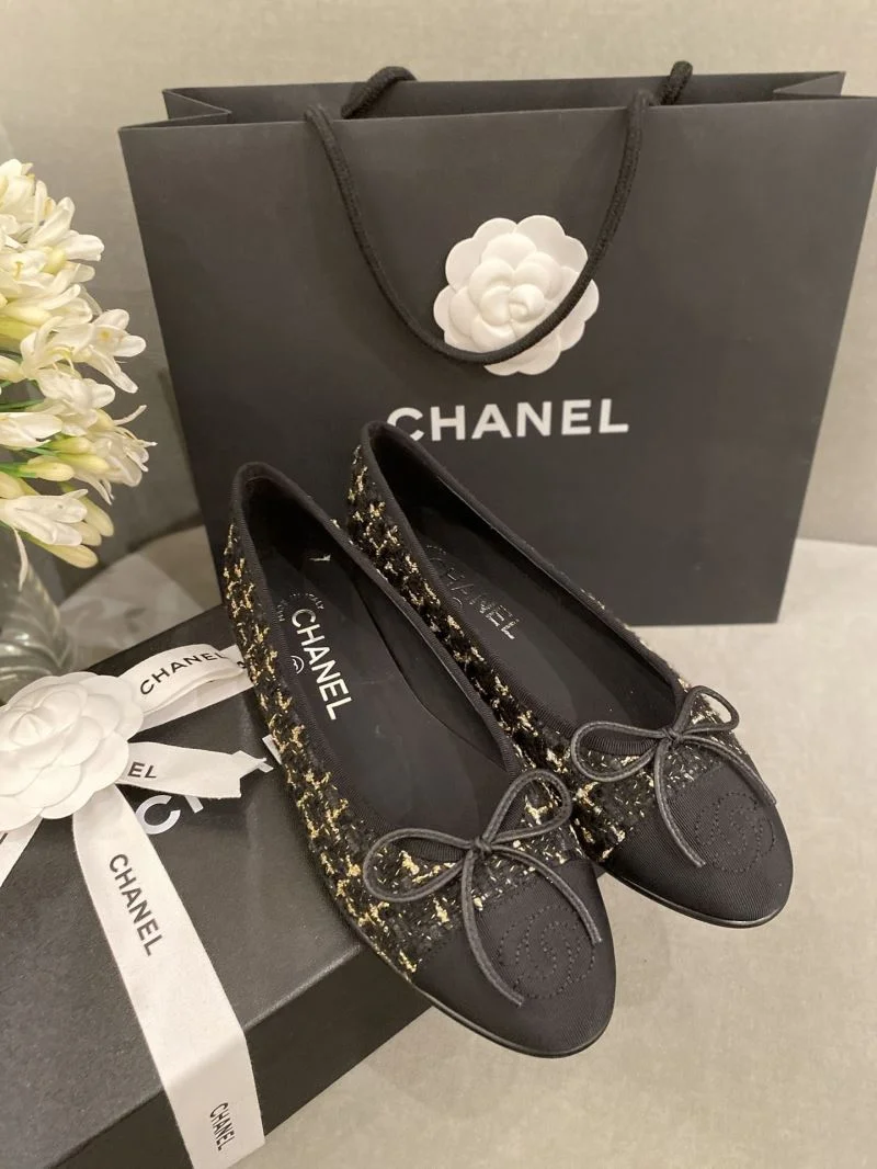 EyeCatching Chanel Flat Shoes 18263