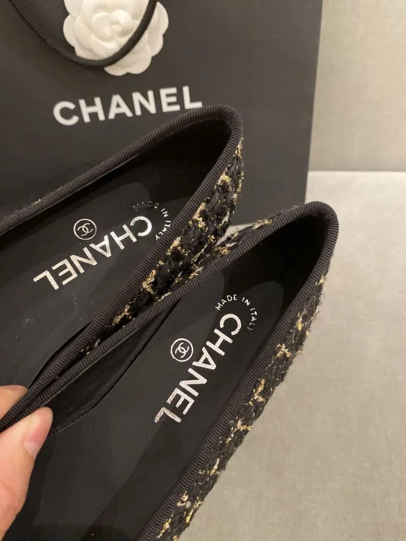 EyeCatching Chanel Flat Shoes 18263