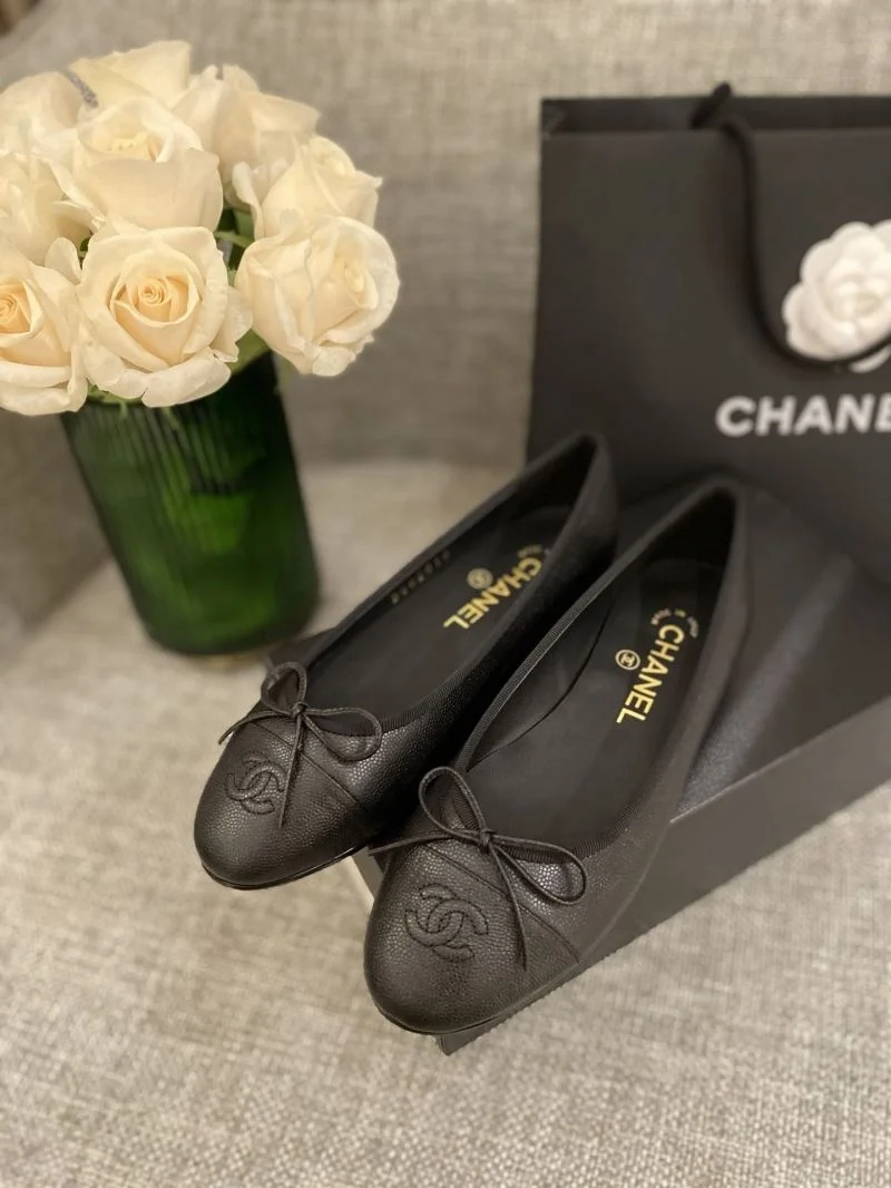 Elegant Chanel Flat Shoes 18326