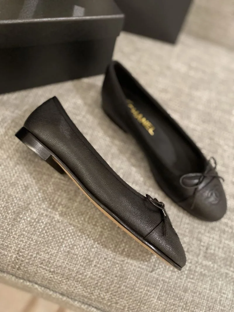 Elegant Chanel Flat Shoes 18326