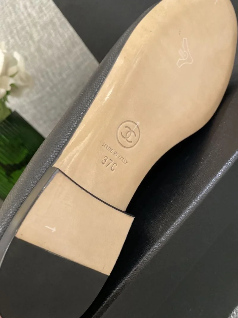 Elegant Chanel Flat Shoes 18326