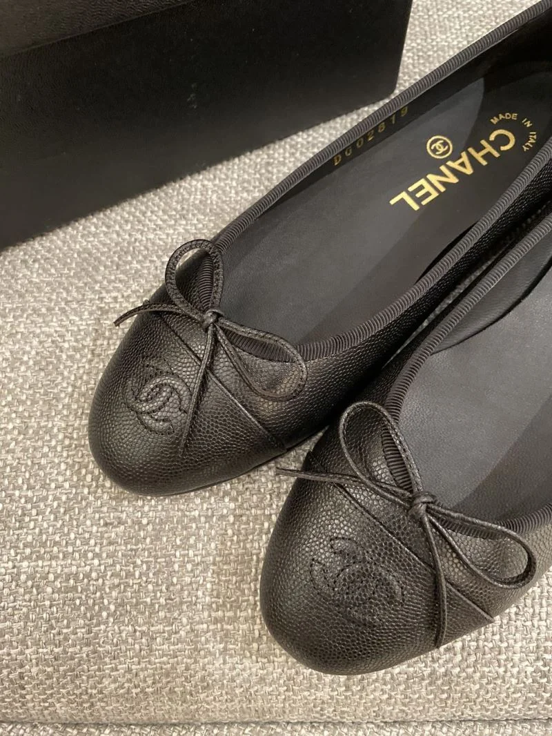 Elegant Chanel Flat Shoes 18326