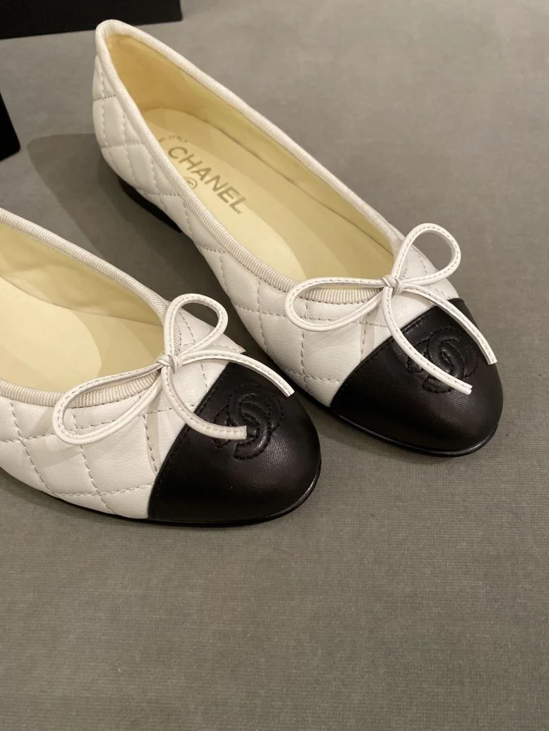 Chanel Flat Shoes Premium 18264