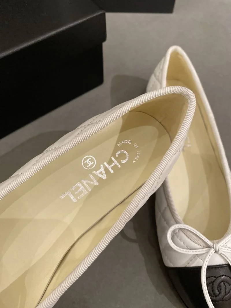 Chanel Flat Shoes Premium 18264