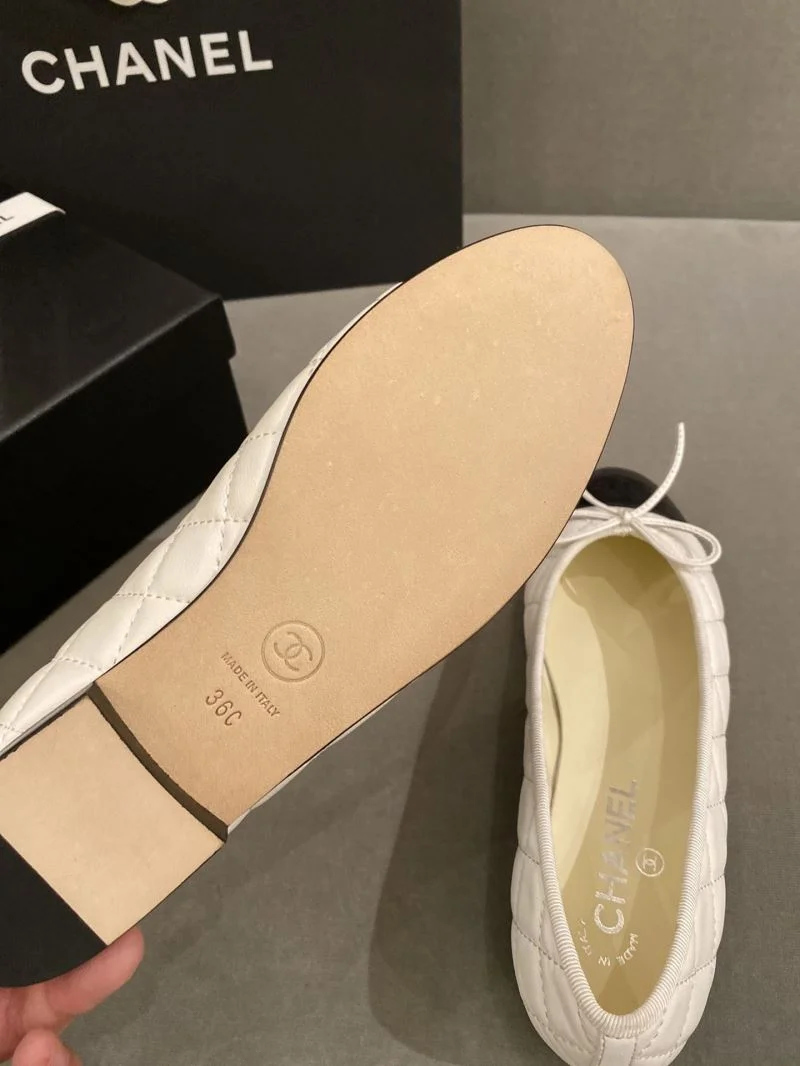 Chanel Flat Shoes Premium 18264