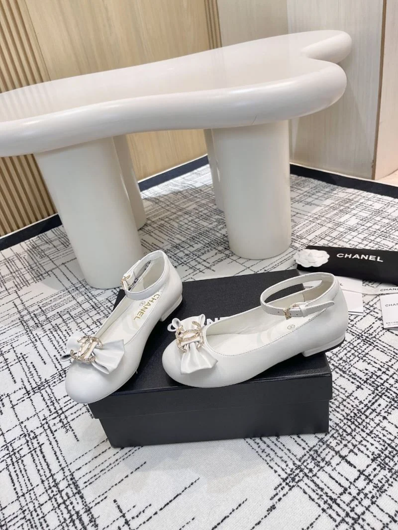 Chanel Flat Shoes Elegant 18249